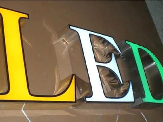 盐源介绍LED招牌的基础知识。